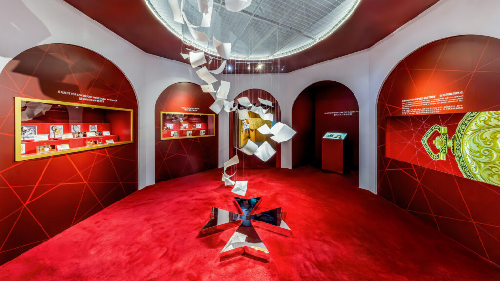 香港中環大館的百年石牆內，一場關於時間的盛典正悄然進行。為紀念創立 270 周年，江詩丹頓「The Quest 臻途︰270 年追求卓越的故事」全球巡展於 6 月 12 至 15 日登陸香港。